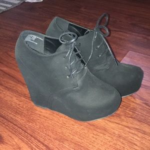 Size 7.5 Dolce wedges